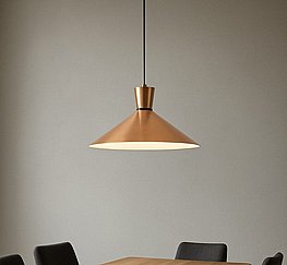 מנורת תליה נחושת בעיצוב לונדוני בצבעים לבחירה - מלאי גבולי מנורת תליה נחושת בעיצוב לונדוני בצבעים לבחירה - מלאי גבולי